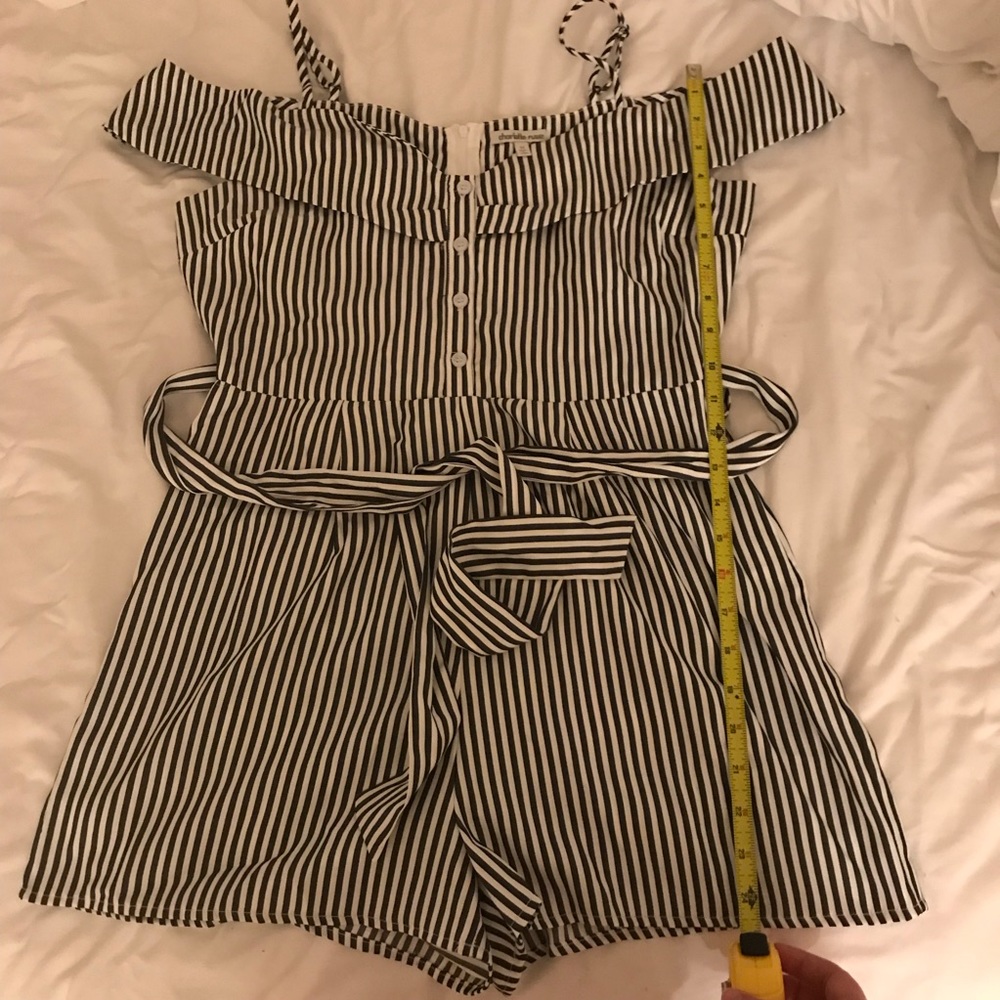 Stripped Cold Shoulder Romper - Picture 6 of 8